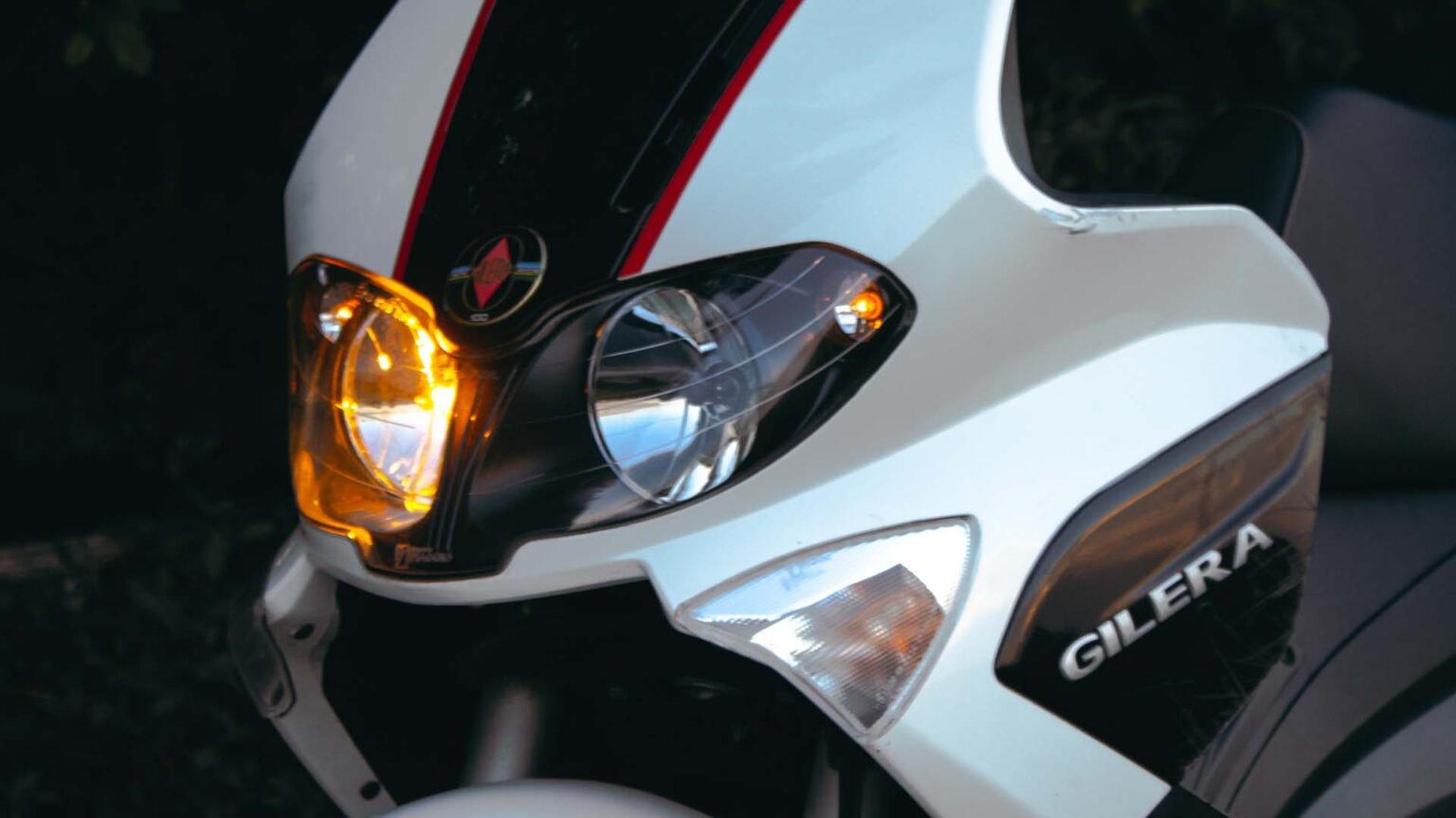 How To Wear A Motorcycle Helmet With Long Hair Motor Gear Expert